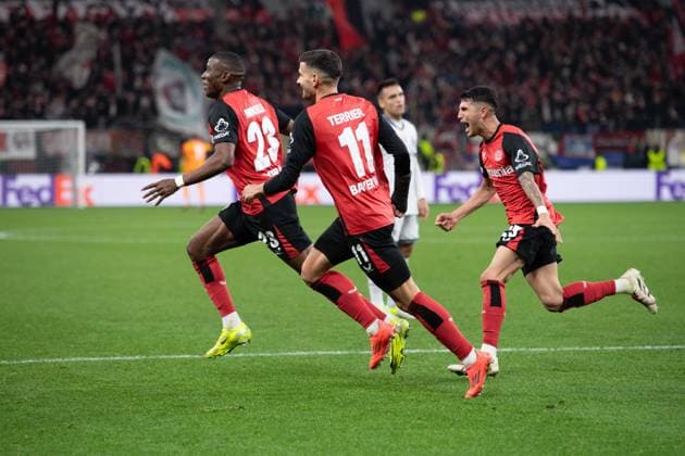 Nordi MUKIELE (LEV) jubelt nach seinem Tor zum 1:0, mit Martin TERRIER (LEV) und Exequiel PALACIOS (LEV), Jubel, jubeln, Freude, cheers, Fussball Champions League, 6. Spieltag, Bayer 04 Leverkusen (LEV) - Inter Mailand (Inter) 1:0 am 10.12.2024 in Leverkusen Deutschland. UEFA regulations prohibit any use of photographs as image sequences and or quasi-video Â
