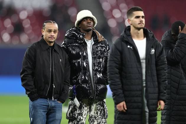 Sport Bilder des Tages 10.12.2024, xtgx, Fussball UEFA Champions League, RB Leipzig - Aston Villa emspor, v.l. Xavi Simons (RB Leipzig) Castello Lukeba (RB Leipzig) Andre Silva (RB Leipzig) Enttäuscht, traurig, frustiriert (DFL DFB REGULATIONS PROHIBIT ANY USE OF PHOTOGRAPHS as IMAGE SEQUENCES and or QUASI-VIDEO) Leipzig