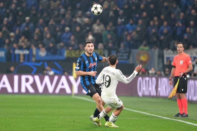 Atalanta BC v Real Madrid C.F. - UEFA Champions League 2024 25 League Phase MD6 Sead Kolasinac of Atalanta BC 1907 is in action during the UEFA Champions League 2024 2025 League Phase MD6 football match between Atalanta BC and Real Madrid CF at Gewiss Stadium in Bergamo, Italy, on December 10, 2024. Bergamo Italy  Copyright: xRobertoxTommasinix originalFilename:tommasini-atalanta241210_npNYU.jpg