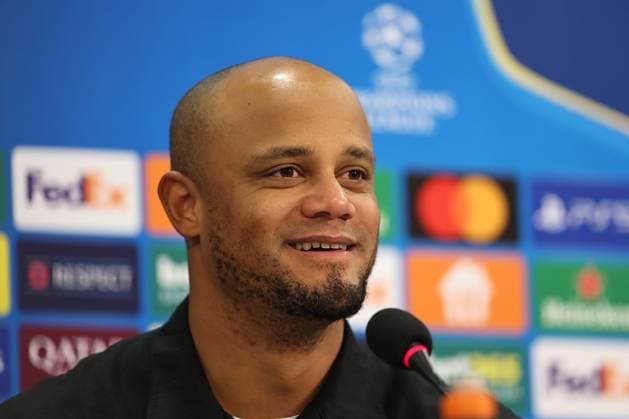 10.12.2024, Fußball, UEFA Champions League, Schachtar Donezk - FC Bayern München, Arena AufSchalke Gelsenkirchen, 8. Spieltag Saison 2024 2025: Pressekonferenz nach dem Spiel mit den Trainern - Trainer Vincent Kompany (Cheftrainer Bayern) DFB regulations prohibit any use of photographs as image sequences and or quasi-video. Nordrhein-Westfalen Deutschland