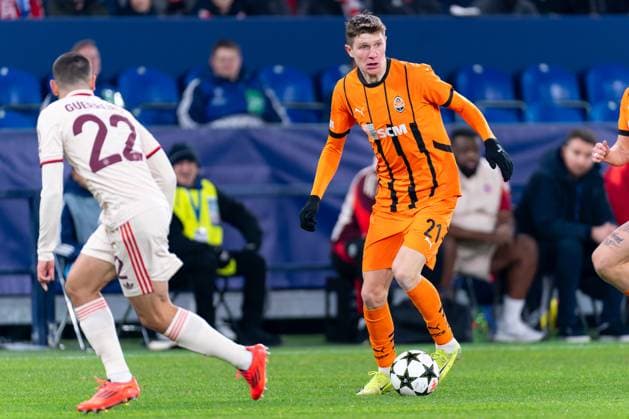 2024-12-10 FC Shakhtar Donetsk v FC Bayern Munchen - UEFA Champions League 2024 25 League Phase MD6 GELSENKIRCHEN, GERMANY - DECEMBER 10: Raphael Guerreiro of FC Bayern Munchen and Artem Bondarenko of FC Shakhtar Donetsk during the UEFA Champions League 2024 25 League Phase MD6 match between FC Shakhtar Donetsk and FC Bayern Munchen at Arena AufSchalke on December 10, 2024 in Gelsenkirchen, Germany. (Photo by Joris Verwijst BSR Agency) Gelsenkirchen Germany Content not available for redistribution in The Netherlands directly or indirectly through any third parties. Copyright: xBSRxAgencyx