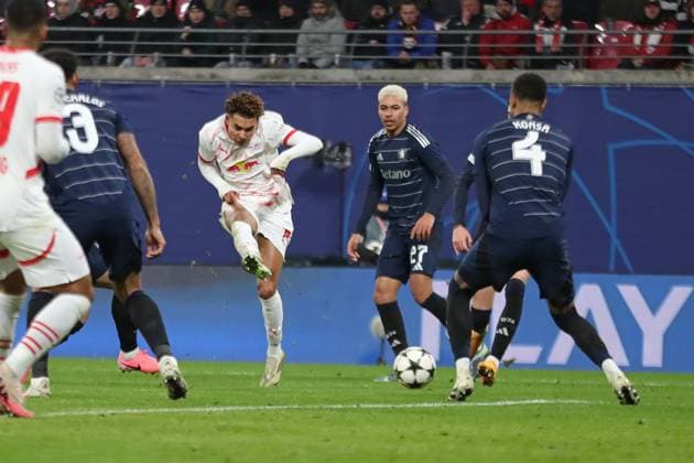 UEFA Champions League: RB Leipzig vs. Aston Villa FC, 10.12.24 Antonio Nusa (7, RB Leipzig) mit einem Schuss in Richtung Tor. Fussball, UEFA Champions League, Saison 2024 2025: RB Leipzig vs. Aston Villa FC am 10.12.24 in der Red Bull Arena, Leipzig. Copyright: xBEAUTIFULxSPORTS JanxKaeferx