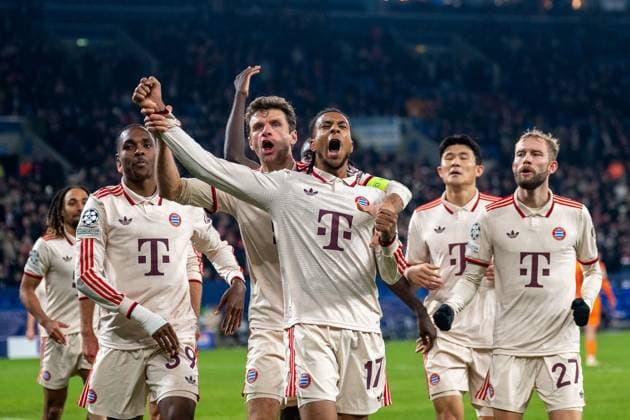 10.12.2024, Fussball: UEFA Champions League, Saison 2024 2025, Spieltag 06, Shakhtar Donetsk - FC Bayern Muenchen in der Veltins-Arena in Gelsenkirchen. Thomas Mueller (FC Bayern Muenchen, 25) jubelt mit Michael Olise (FC Bayern Muenchen, 17) ueber dessen Tor. Dahinter Mathys Tel (FC Bayern Muenchen, 39), Konrad Laimer (FC Bayern Muenchen, 27) und Minjae Kim (FC Bayern Muenchen, 03). Foto: Kirchner-Media TH Copyright: xKirchner-Media THx