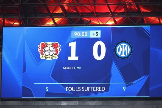 Anzeigetafel nachdem Nordi Mukiele (Bayer04) in der 90. Minute den Siegtreffer zum 1-0 geschossen hat, Champions League, 6. Spieltag, Bayer 04 Leverkusen vs Inter Mailand Leverkusen, Deutschland, 26.11.2024.