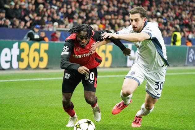 Fussball, UEFA Champions League 2024 2025, Bayer 04 Leverkusen - FC Internationale Milano, FC Mailand 10.12.2024 Bayarena Leverkusen, Jeremie Frimpong, Bayer 04 Leverkusen, Carlos Augusto Inter Mailand