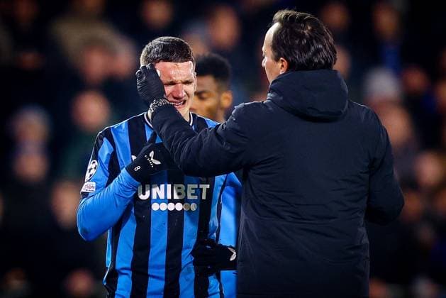 Sport Themen der Woche KW50 Sport Bilder des Tages Club Brugge v Sporting CP - UEFA Champions League BRUGGE, BELGIUM - DECEMBER 10 : Tzolis Christos forward of Club Brugge receives medical assistance during the UEFA Champions League 2024 25 League Phase MD6 match between Club Brugge and Sporting CP on December 10, 2024 in Brugge, Belgium, 10 12 2024  Copyright: xTomasxSiskx