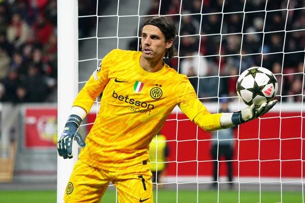 Fussball, UEFA Champions League 2024 2025, Bayer 04 Leverkusen - FC Internazionale Milano, FC Mailand 10.12.2024 Bayarena Leverkusen, Yann Sommer, TW , Inter Mailand, Aktion, Einzelbild,