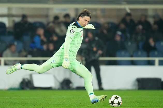 Atalanta BC v Real Madrid C.F. - UEFA Champions League 2024 25 League Phase MD6 Marco Carnesecchi goalkeeper of Atalanta and Italy during the UEFA Champions League 2024 25 League Phase MD6 match between Atalanta BC and Real Madrid C.F. at Stadio di Bergamo on December 10, 2024 in Bergamo, Italy. Bergamo Italy  Copyright: xJosexBretonx originalFilename:bretonhernandez-atalanta241210_np1G2.jpg