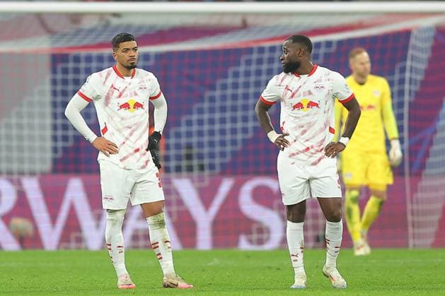 RB Leipzig - Aston Villa Champions League Leipzig, 10.12.2024, Red Bull Arena, Fussball, Männer, Saison 2024 2025, UEFA Champions League, 6. Spieltag , RB Leipzig - Aston Villa 2:3 (1:1) , Im Bild v.l.: Benjamin Henrichs (39, RB Leipzig) und Lutsharel Geertruida (3, RB Leipzig) enttäuscht ,