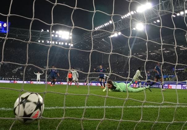 (241211) -- BERGAMO, Dec. 11, 2024 -- Real Madrid s Vinicius Junior (3rd R) scores his goal during the UEFA Champions League match between Atalanta and Real Madrid in Bergamo, Italy, Dec. 10, 2024. (Photo by Xinhua) (SP)ITALY-BERGAMO-FOOTBALL-UEFA CHAMPIONS LEAGUE-ATALANTA VS REAL MADRID AlbertoxLingria 