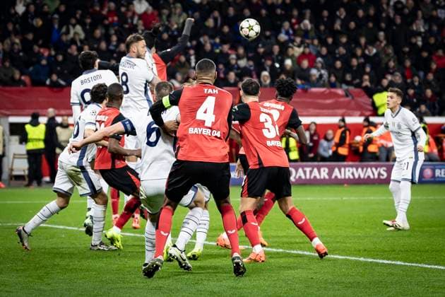 UEFA Champions League, Bayer 04 Leverkusen - Inter Mailand; 10.12.2024 Marko Arnautovic (Inter Mailand, 8) klärt nach einem Eckball; UEFA Champions League, Bayer 04 Leverkusen - Inter Mailand, Spieltag 6 am 10.12.2024 in der BayArena in Leverkusen. Copyright: xBEAUTIFULxSPORTS AxelxKohringx