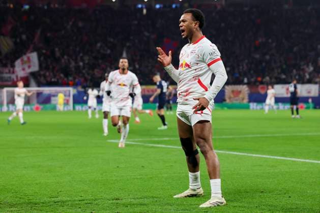 Lois Openda (RB Leipzig) bejubelt seinen Treffer zum 1:1, UEFA Champions League 2024 25 League Phase MD6, RB Leipzig v Aston Villa FC, Red Bull Arena am 10. December 2024 in Leipzig, Deutschland. (Foto von Marco Steinbrenner DeFodi Images) Lois Openda (RB Leipzig) celebrates after scoring his teams first goal, UEFA Champions League 2024 25 League Phase MD6, RB Leipzig v Aston Villa FC, Red Bull Arena (Leipzig), December 10, 2024 in Leipzig, Germany. (Photo by Marco Steinbrenner DeFodi Images) Defodi-700_leipzig_aston_20241210_191