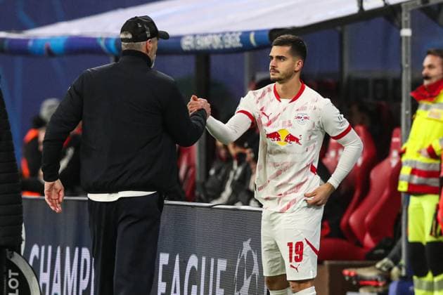Einwechslung - Andre Silva (RB Leipzig,19) mit Trainer Marco Rose (RB Leipzig) - Champions League Ligaphase Saison 2024-2025 RB Leipzig vs. Aston Villa in der Red Bull Arena in Leipzig - Fussball,Deutschland,Mann,Männer,10.12.2024