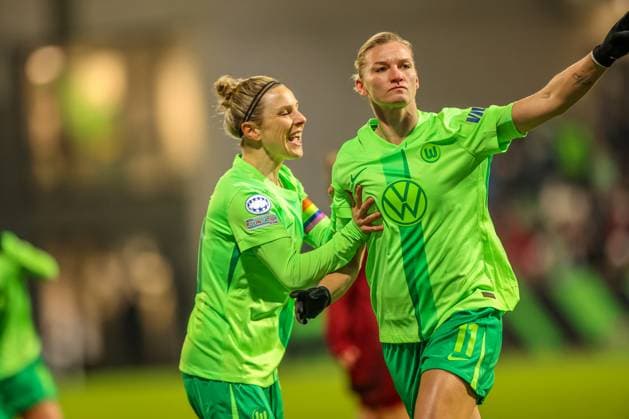 Sport Themen der Woche KW50 Sport Bilder des Tages GER, Wolfsburg, VfL Wolfsburg vs AS Rom, WomenÂ s Champions League, Fussball, UEFA, Spielzeit 2024 2025, AOK-Stadion, 5. Spieltag, im Bild: Alexandra Popp (VfL Wolsburg 11) erzielt das 1:0 im Spiel gegen AS Rom, Jubel mit Svenja Huth (VfL Wolfsburg 10) DFB DFL REGULATIONS PROHIBIT ANY USE OF PHOTOGRAPHS AS IMAGE SEQUENCES AND OR QUASI-VIDEO, 02.12.2024, *** GER, Wolfsburg, VfL Wolfsburg vs AS Roma, WomenÂs Champions League, Football, UEFA, Season 2024 2025, AOK Stadion, Matchday 5, in the picture Alexandra Popp VfL Wolsburg 11 scores the 1 0 in the match against AS Roma, cheering with Svenja Huth VfL Wolfsburg 10 DFB DFL REGULATIONS PROHIBIT ANY USE OF PHOTOGRAPHS AS IMAGE SEQUENCES AND OR QUASI VIDEO, 02 12 2024, Copyright: HMBxMedia HendrikxHamelau