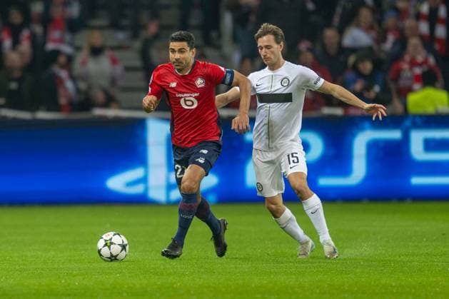 SOCCER - UEFA CL, Lille vs Sturm LILLE,FRANCE,11.DEC.24 - SOCCER - UEFA Champions League, OSC Lille vs SK Sturm Graz. Image shows Benjamin Andre (Lille) and William Boeving (Sturm).  GEPAxpictures xAvnixRetkoceri