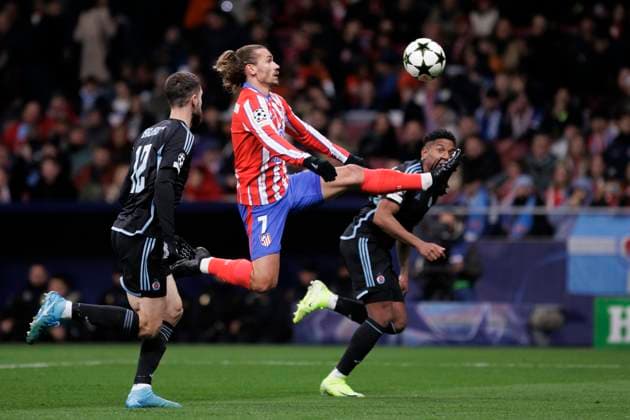Sport Bilder des Tages UEFA champions league - Atletico de Madrid vs Slovan Bratislava MADRID,SPAIN - 11 December: Antoine Griezmann of Atletico de Madrid controls the ball during UEFA champions league 2024 25 match between Atletico de Madrid and Slovan Bratislava at Riyadh Air Metropolitano Stadium. (Photo by Guillermo Martinez) Madrid Riyadh Air Metropolitano Stadium Spain Copyright: xGuillermoxMartinezx