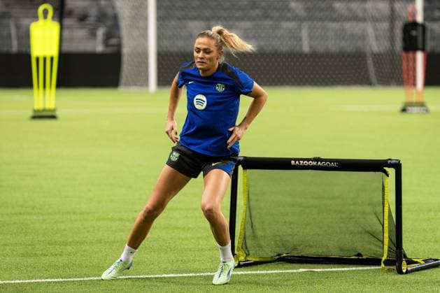 241211 Fridolina Rolfö of FC Barcelona, Barca during a training session on December 11, 2024 in Stockholm. Photo: Michael Campanella BILDBYRAN COP 313 MC0118 fotboll football soccer fotball damn uefa womens champions league barcelona femini press conference, PK, Pressekonferenz training bbeng Copyright: MICHAELxCAMPANELLA BB241211MC033