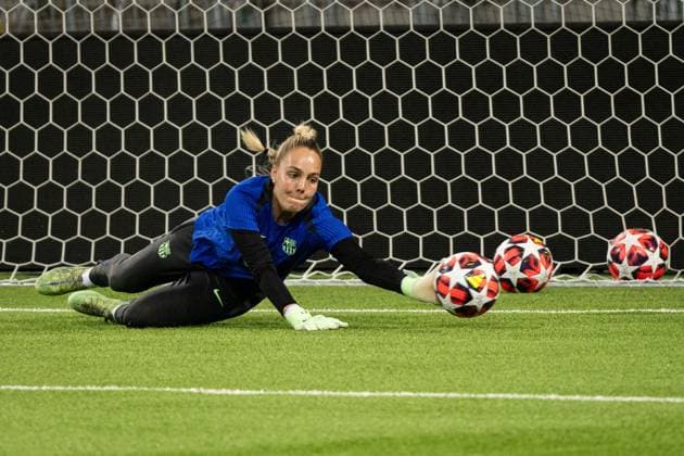 241211 Ellie Roebuck goalkeeper of FC Barcelona, Barca during a training session on December 11, 2024 in Stockholm. Photo: Michael Campanella BILDBYRAN COP 313 MC0118 fotboll football soccer fotball damn uefa womens champions league barcelona femini press conference, PK, Pressekonferenz training bbeng Copyright: MICHAELxCAMPANELLA BB241211MC043