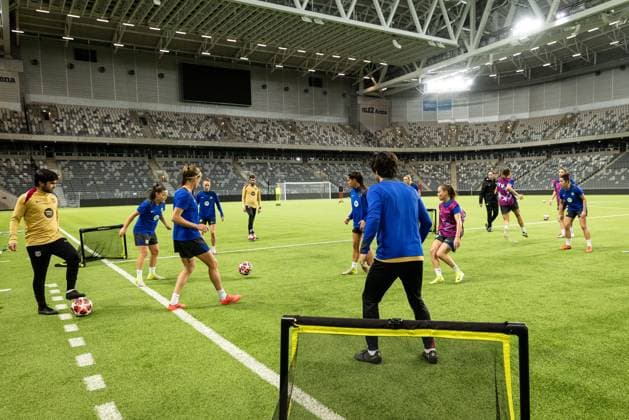 241211 Players of FC Barcelona, Barca during a training session on December 11, 2024 in Stockholm. Photo: Michael Campanella BILDBYRAN COP 313 MC0118 fotboll football soccer fotball damn uefa womens champions league barcelona femini press conference, PK, Pressekonferenz training bbeng Copyright: MICHAELxCAMPANELLA BB241211MC044