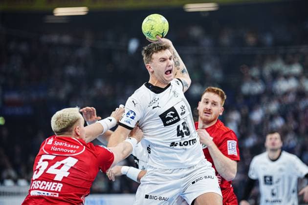 Sport Themen der Woche KW50 Sport Bilder des Tages Wurf Tor Emil Wernsdorf Madsen (THW Kiel, 45) GER, THW Kiel vs. TSV Hannover-Burgdorf, Handball, Bundesliga, Spieltag, 14, Saison 2024 2025, 11.12.2024 GER, THW Kiel vs. TSV Hannover-Burgdorf, Handball, Bundesliga, Spieltag, 14, Saison 2024 2025, 11.12.2024 Kiel *** Throw Goal Emil Wernsdorf Madsen THW Kiel, 45 GER, THW Kiel vs TSV Hannover Burgdorf, Handball, Bundesliga, Matchday, 14, Season 2024 2025, 11 12 2024 GER, THW Kiel vs TSV Hannover Burgdorf, Handball, Bundesliga, Matchday, 14, Season 2024 2025, 11 12 2024 Kiel Copyright: xEibner-Pressefoto MarcelxvonxFehrnx EP_MFN