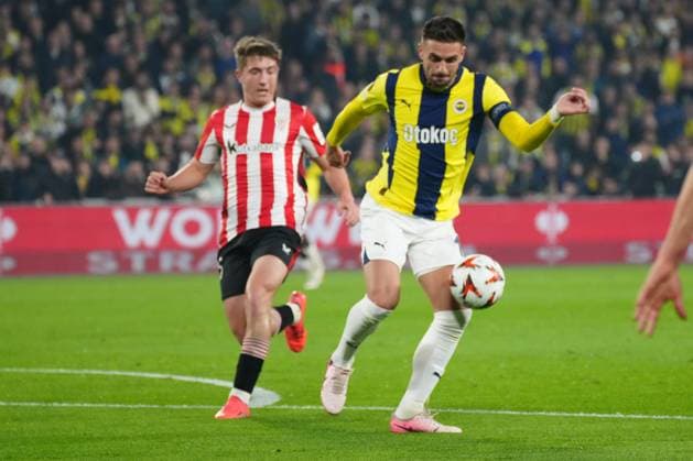 Dusan Tadic (R) of Fenerbahce and Mikel Jauregizar Alboniga (L) of Athletic Bilbao battle for the ball during the UEFA Europa League 2024 25 League Phase MD6 match between Fenerbahce SK and Athletic Club at on December 11, 2024 in Istanbul, Turkey. (Photo by Seskimphoto ) Fenerbahce v Athletic Bilbao - UEFA Europa League 