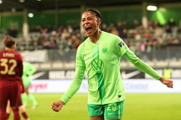 VfL vs. AS Rom, CL Frauen Wolfsburg, 11.12.2024, FUßBALL - VfL Wolfsburg vs. AS Rom, Gruppenrunde Champions League Frauen, Saison 2024 25. Sveindis Jonsdottir (VfL Wolfsburg) jubelt nach ihrem Tor zum 4:1 Wolfsburg