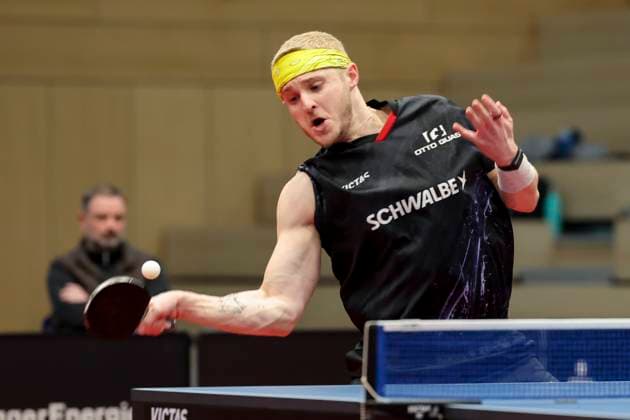 Romain Ruiz (TTC Schwalbe Bergneustadt) kontrolliert den Ball, 1. Tischtennis Bundesliga der Herren, TTC Schwalbe Bergneustadt vs Borussia Duesseldorf, Burstenhalle am 11. December 2024 in Bergneustadt, Deutschland. (Foto von Marco Steinbrenner DeFodi Images) Romain Ruiz (TTC Schwalbe Bergneustadt) controls the ball, 1. Tischtennis Bundesliga der Herren, TTC Schwalbe Bergneustadt vs Borussia Duesseldorf, Burstenhalle, December 11, 2024 in Bergneustadt, Germany. (Photo by Marco Steinbrenner DeFodi Images) Defodi-700_berg_dus_20241211_010