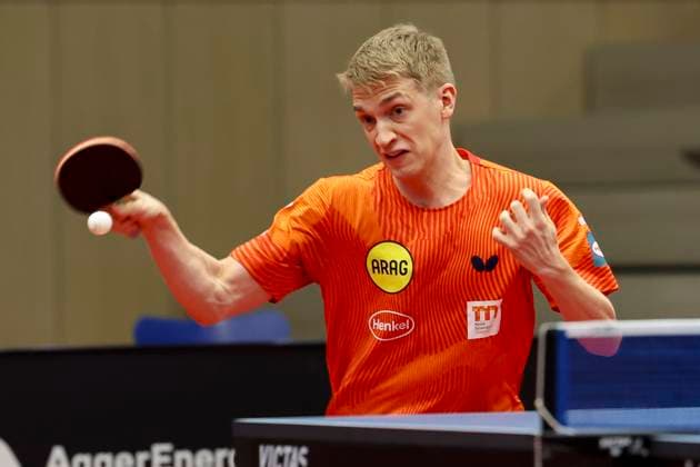 Anton Kaellberg (Borussia Duesseldorf) kontrolliert den Ball, 1. Tischtennis Bundesliga der Herren, TTC Schwalbe Bergneustadt vs Borussia Duesseldorf, Burstenhalle am 11. December 2024 in Bergneustadt, Deutschland. (Foto von Marco Steinbrenner DeFodi Images) Anton Kaellberg (Borussia Duesseldorf) controls the ball, 1. Tischtennis Bundesliga der Herren, TTC Schwalbe Bergneustadt vs Borussia Duesseldorf, Burstenhalle, December 11, 2024 in Bergneustadt, Germany. (Photo by Marco Steinbrenner DeFodi Images) Defodi-700_berg_dus_20241211_035