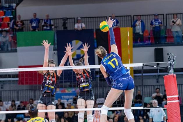 Spike of Ekaterina Antropova (Savino Del Bene Scandicci) during Savino del Bene Scandicci vs Allianz MTV Stuttgart, CEV Champions League Women volleyball match in Firenze , Italy, December 11 2024  Copyright: xSaraxEsposito IPAxSportx xipa-agency.netx xx IPA_52320030 IPA_Agency_IPA52320030