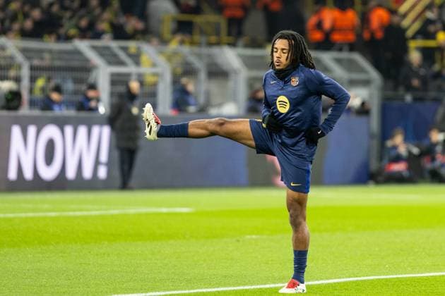 UEFA Champions League: Borussia Dortmund - Barcelona; 11.12.2024 Jules Kounde (Barcelona, 23) beim Aufwärmen. UEFA Champions League: Borussia Dortmund - Barcelona; Signal Iduna Park, Dortmund; 11.12.2024 Copyright: xBEAUTIFULxSPORTS Buriakovx