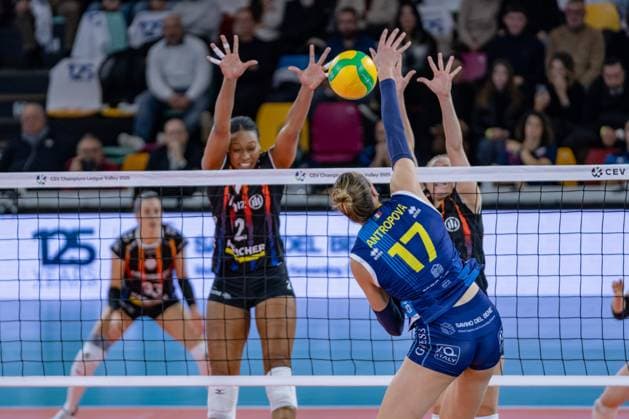 Sport Bilder des Tages Ekaterina Antropova (Savino Del Bene Scandicci) during Savino del Bene Scandicci vs Allianz MTV Stuttgart, CEV Champions League Women volleyball match in Firenze , Italy, December 11 2024  Copyright: xSaraxEsposito IPAxSportx xipa-agency.netx xx IPA_52320417 IPA_Agency_IPA52320417