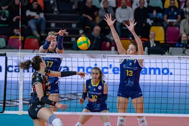 Indy Baijens (Savino Del Bene Scandicci) and Emma Graziani (Savino Del Bene Scandicci) during Savino del Bene Scandicci vs Allianz MTV Stuttgart, CEV Champions League Women volleyball match in Firenze , Italy, December 11 2024  Copyright: xSaraxEsposito IPAxSportx xipa-agency.netx xx IPA_52320502 IPA_Agency_IPA52320502
