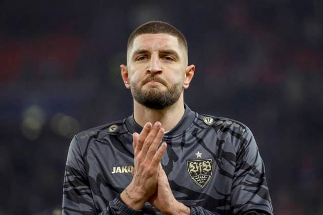 Jeff Chabot (VfB Stuttgart, 24) beim Aufwaermen vor Spielbeginn , Fussball, UEFA Champions League, 6. Spieltag, 2024 2025, VfB Stuttgart vs. Young Boys Bern, 11.12.2024, Arena Stuttgart, Stuttgart, Deutschland Stuttgart Arena Stuttgart Baden-Württemberg Deutschland Copyright: xGrantxHubbsx