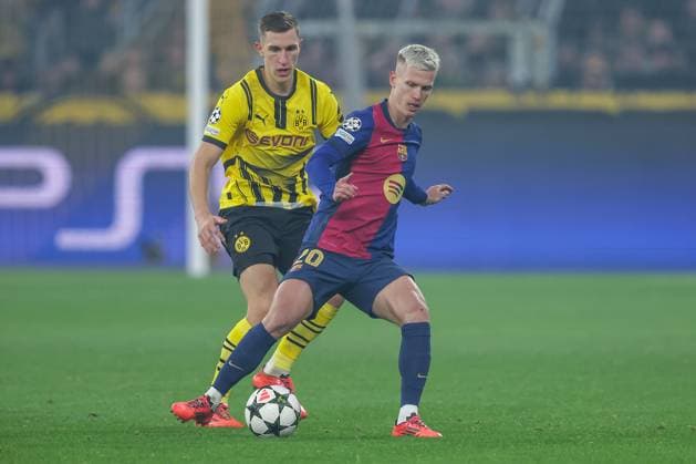 11.12.2024, UEFA Champions League, Borussia Dortmund - FC Barcelona, Barca 8. Spieltag, Signal Iduna Park, Saison 2024 2025: Nico Schlotterbeck (BVB 4) im Zweikampf gegen Dani Olmo (Barca 20) Nordrhein-Westfalen Deutschland