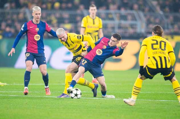 11.12.2024 - Fußball, 2024 2025, UEFA Champions League, 6. Spieltag, Borussia Dortmund - FC Barcelona, Barca (L-R) Julian Ryerson (Dortmund), Marc Casado (Barcelona) Dortmund Nordrhein-Westfalen Deutschland Signal Iduna Park