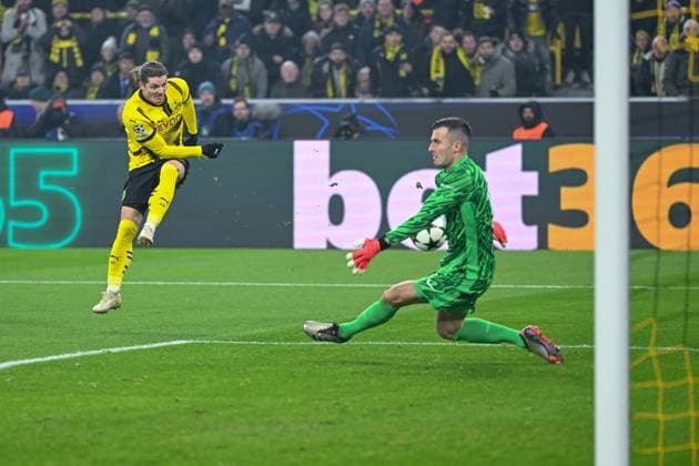 11.12.2024, Fussball, Champions League, 6. Spieltag, Saison 2024 2025, Borussia Dortmund - FC Barcelona, Barca Torchance Marcel Sabitzer (Borussia Dortmund), Torwart Inaki Pena (FC Barcelona) xRHR-FOTO TKx Copyright: RHR-FOTOx RHR-FOTO TK