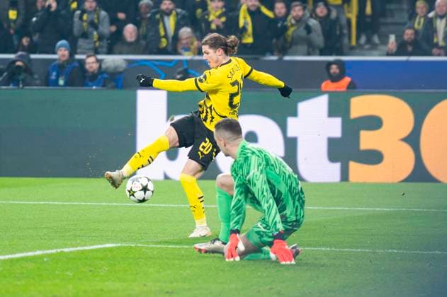 11.12.2024 - Fußball, 2024 2025, UEFA Champions League, 6. Spieltag, Borussia Dortmund - FC Barcelona, Barca (L-R) Marcel Sabitzer (Dortmund), Inaki Pena (Barcelona) Dortmund Nordrhein-Westfalen Deutschland Signal Iduna Park
