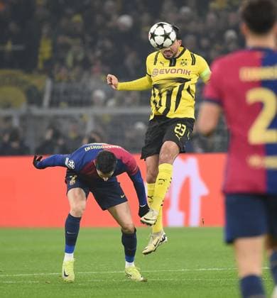 11.12.2024, xhbx, Fussball UEFA Champions League, Borussia Dortmund - FC Barcelona, Barca emspor, v.l. Robert Lewandowski (FC Barcelona), Emre Can (Borussia Dortmund) (DFL DFB REGULATIONS PROHIBIT ANY USE OF PHOTOGRAPHS as IMAGE SEQUENCES and or QUASI-VIDEO) Dortmund