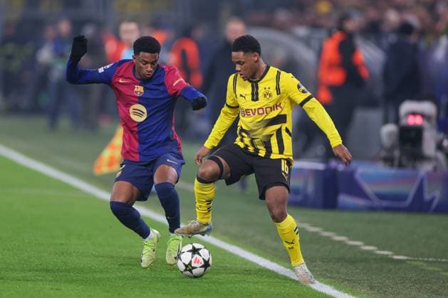 11.12.2024, UEFA Champions League, 6. Spieltag, Borussia Dortmund - FC Barcelona, Barca v. l. Alejandro Balde (FC Barcelona), Julien Duranville (Borussia Dortmund), Dortmund Signal Iduna Park NRW Deutschland xRHR-FOTO DEx Copyright: DennisxEwert RHR-FOTOx RHR-FOTO DE