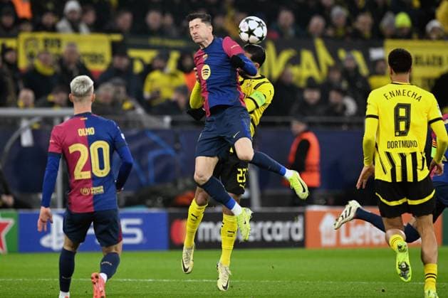 DORTMUND - (l-r) Robert Lewandowski of FC Barcelona, Barca Emre Can of Borussia Dortmund during the UEFA Champions league match between Borussia Dortmund and FC Barcelona at the Signal Iduna Park on Dec. 11, 2024 in Dortmund, Germany. ANP Hollandse Hoogte UEFA Champions League 2024 25 League phase 6 2024 25 xVIxANPxSportx xGerritxvanxKeulenxIVx 515485095 originalFilename: 515485095.jpg