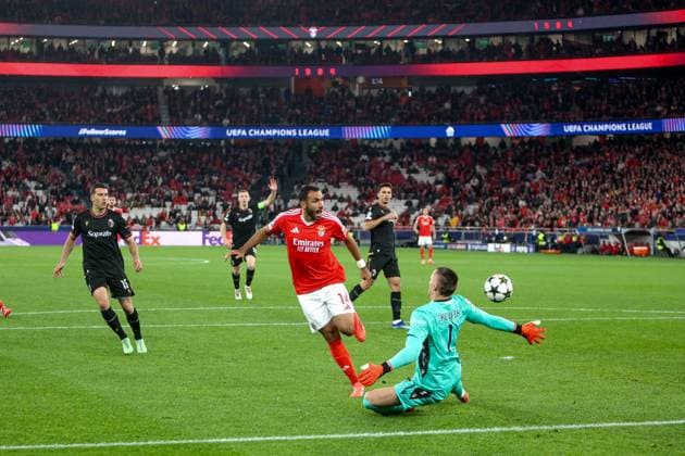 Vangelis Pavlidis forward of SL Benfica during the UEFA Champions League 2024 25 League Phase MD4 match between SL Benfica and Bologna FC at the Estadio da Luz in Lisbon on December 11, 2024. UEFA Champions League - SL Benfica vs Bologna FC (Valter Gouveia SPP) Copyright: xValterxGouveia SPPx spp-en-VaGo-VG_L3947