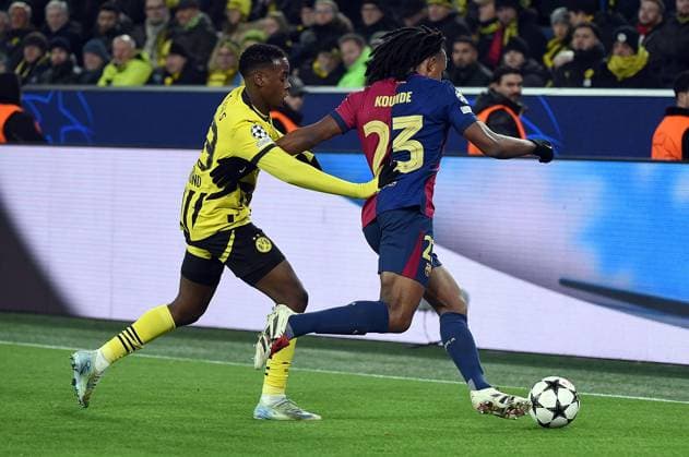 11.12.2024, xhbx, Fussball UEFA Champions League, Borussia Dortmund - FC Barcelona, Barca emspor, v.l. Jamie Gittens (Borussia Dortmund), Jules Kounde (FC Barcelona) (DFL DFB REGULATIONS PROHIBIT ANY USE OF PHOTOGRAPHS as IMAGE SEQUENCES and or QUASI-VIDEO) Dortmund