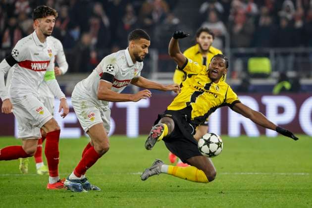 Josha Vagnoman (VfB Stuttgart, 04) und Joel Monteiro (BSC Young Boys, 77) im Zweikampf , Fussball, UEFA Champions League, 6. Spieltag, 2024 2025, VfB Stuttgart vs. Young Boys Bern, 11.12.2024, Arena Stuttgart, Stuttgart, Deutschland Stuttgart Arena Stuttgart Baden-Württemberg Deutschland Copyright: xGrantxHubbsx