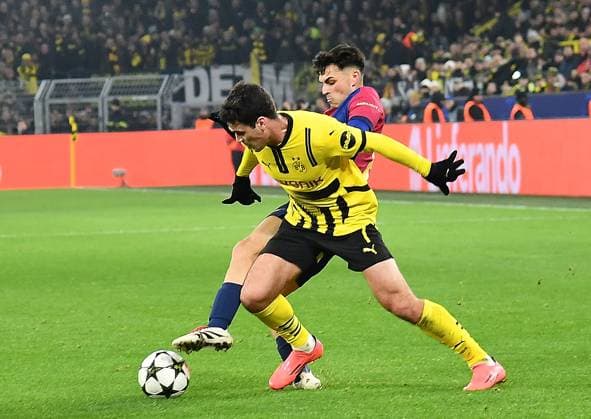 11.12.2024, xhbx, Fussball UEFA Champions League, Borussia Dortmund - FC Barcelona, Barca emspor, v.l. Giovanni Reyna (Borussia Dortmund), Pedri (FC Barcelona) (DFL DFB REGULATIONS PROHIBIT ANY USE OF PHOTOGRAPHS as IMAGE SEQUENCES and or QUASI-VIDEO) Dortmund