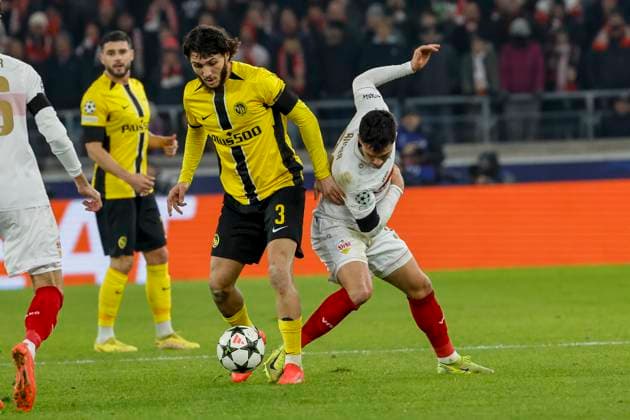 Jaouen Hadjam (BSC Young Boys, 03) und Fabian Rieder (VfB Stuttgart, 32) im Zweikampf , Fussball, UEFA Champions League, 6. Spieltag, 2024 2025, VfB Stuttgart vs. Young Boys Bern, 11.12.2024, Arena Stuttgart, Stuttgart, Deutschland Stuttgart Arena Stuttgart Baden-Württemberg Deutschland Copyright: xGrantxHubbsx