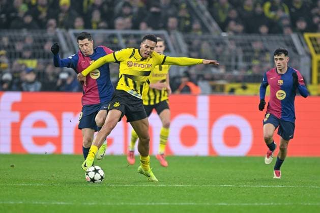 11.12.2024, Fussball, Champions League, 6. Spieltag, Saison 2024 2025, Borussia Dortmund - FC Barcelona, Barca Robert Lewandowski (FC Barcelona), Felix Nmecha (Borussia Dortmund) xRHR-FOTO TKx Copyright: RHR-FOTOx RHR-FOTO TK