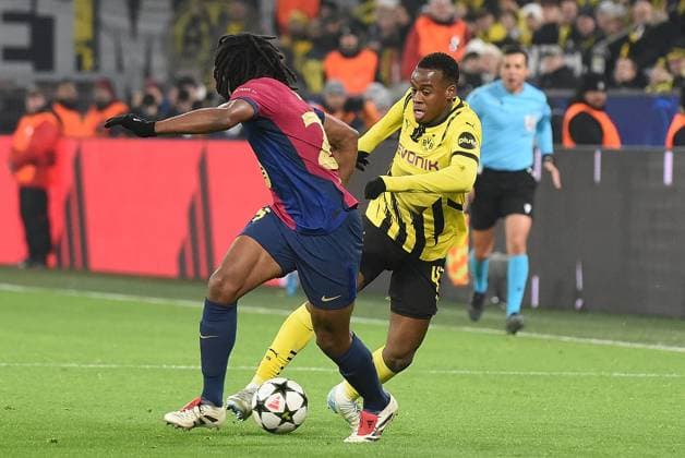 11.12.2024, xhbx, Fussball UEFA Champions League, Borussia Dortmund - FC Barcelona, Barca emspor, v.l. Jules Kounde (FC Barcelona), Jamie Gittens (Borussia Dortmund) (DFL DFB REGULATIONS PROHIBIT ANY USE OF PHOTOGRAPHS as IMAGE SEQUENCES and or QUASI-VIDEO) Dortmund