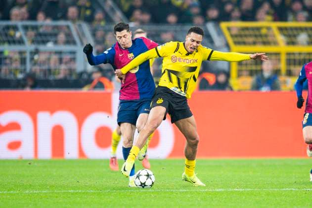 11.12.2024 - Fußball, 2024 2025, UEFA Champions League, 6. Spieltag, Borussia Dortmund - FC Barcelona, Barca (L-R) Robert Lewandowski (Barcelona), Felix Nmecha (Dortmund) Dortmund Nordrhein-Westfalen Deutschland Signal Iduna Park