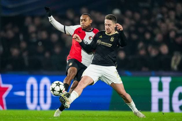 UEFA Champions League: Feyenoord v AC Sparta Praha Rotterdam - Igor Paixao of Feyenoord, Tomas Wiesner of AC Sparta Praha during the sixth round of new format of the Champions League 2024 2025. The match is set between Feyenoord and AC Sparta Praha at Stadion Feijenoord De Kuip on 11 December 2024 in Rotterdam, The Netherlands. Copyright: xTomxBodex