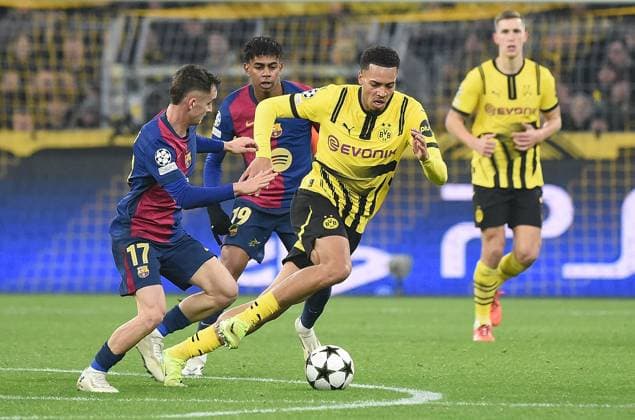 11.12.2024, xhbx, Fussball UEFA Champions League, Borussia Dortmund - FC Barcelona, Barca emspor, v.l. Marc Casado (FC Barcelona), Felix Nmecha (Borussia Dortmund) (DFL DFB REGULATIONS PROHIBIT ANY USE OF PHOTOGRAPHS as IMAGE SEQUENCES and or QUASI-VIDEO) Dortmund